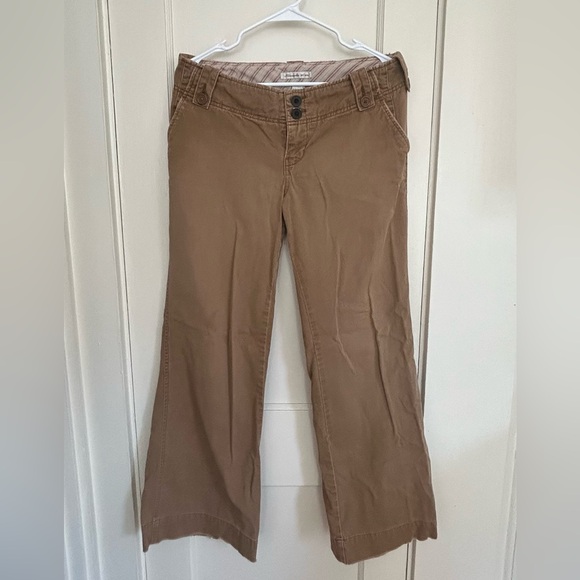Abercrombie & Fitch Pants - Low-rise Abercrombie cargo pant